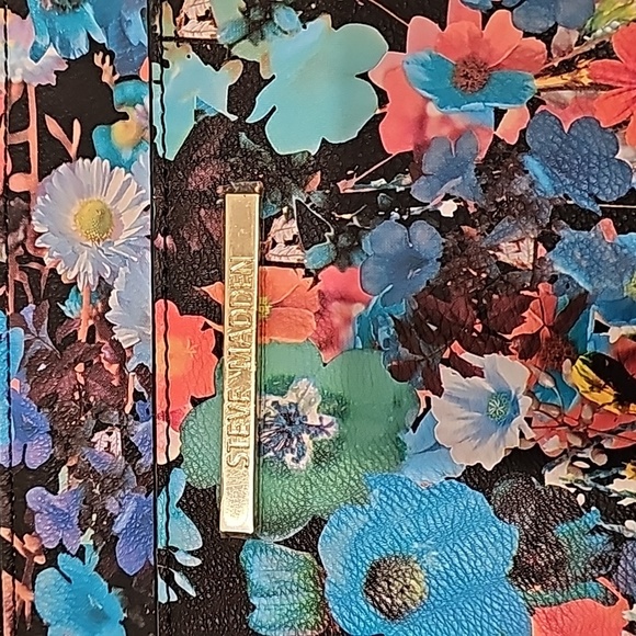 Steve Madden Flowered Clutch NWOT - Picture 7 of 7